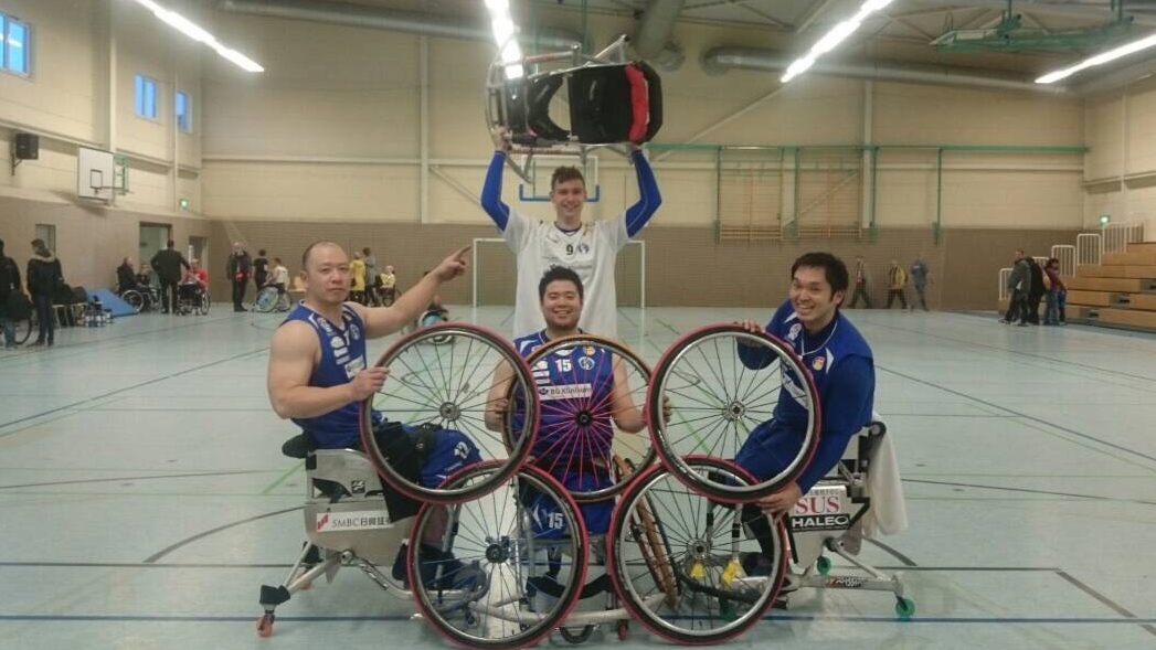 <center>ドイツから始まるリオへの一年を記念してタイヤで五輪マーク(*^^*)</center> | アウェー・ZWICAU戦 | 藤本怜央オフィシャルブログ | SUS所属のアスリート応援サイト